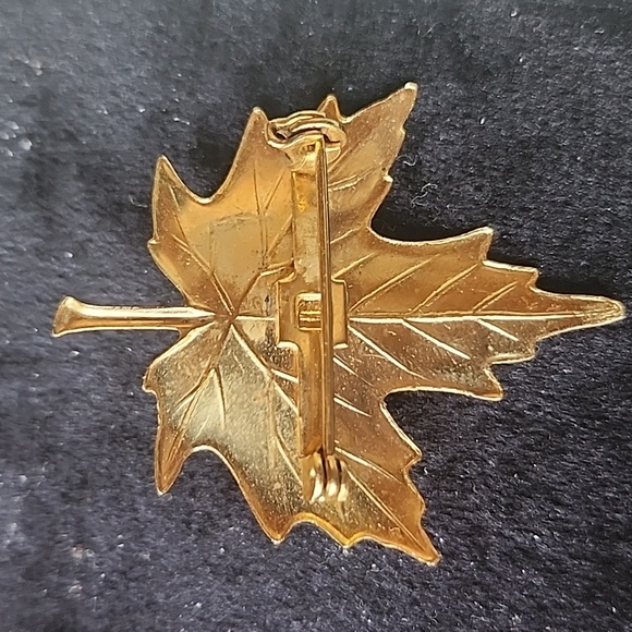 Vintage Goldtone Leaf with Red Rose Brooch - Picture 2 of 3